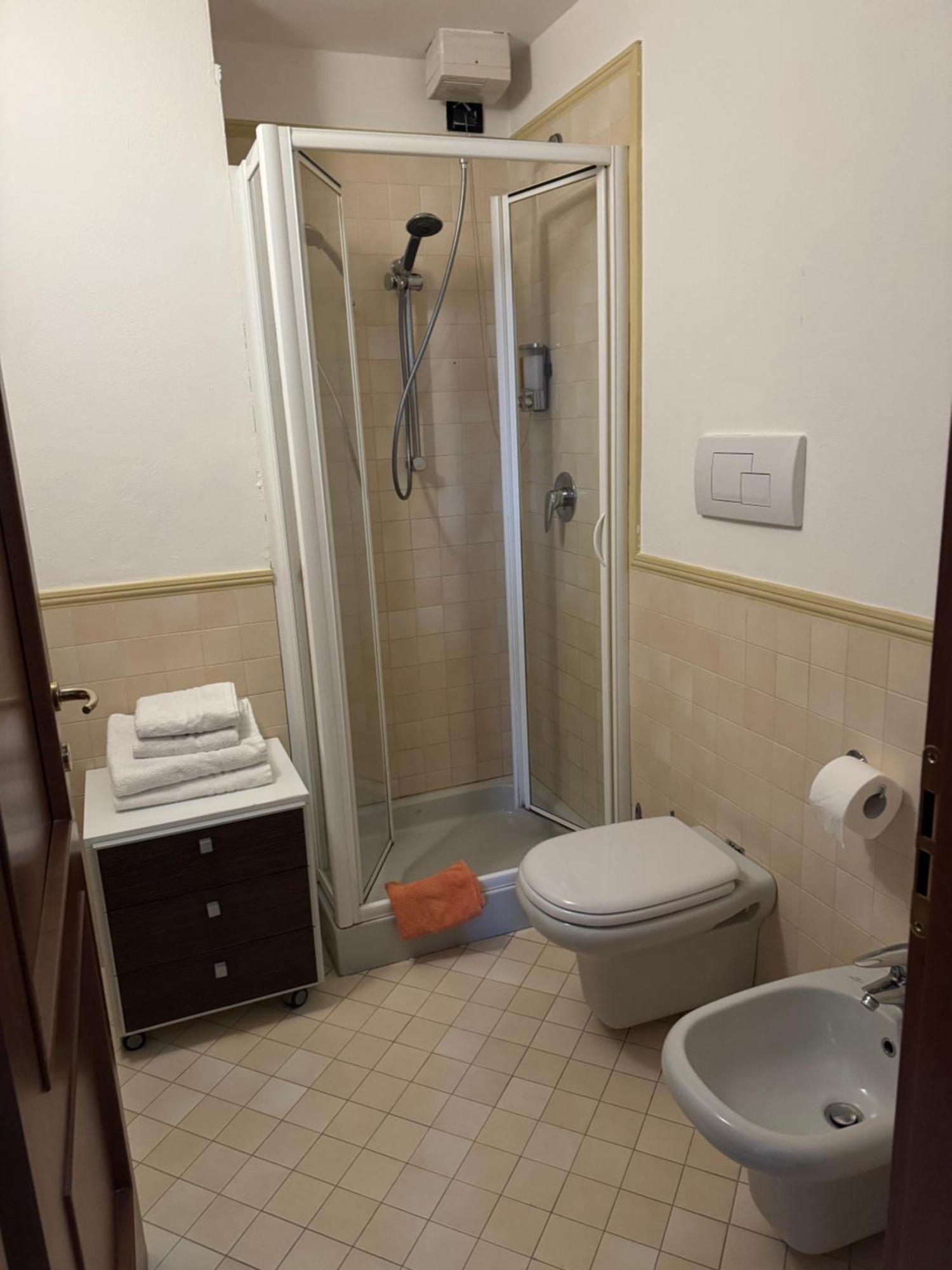 Ampio Monolocale Apartment Brescia Ngoại thất bức ảnh